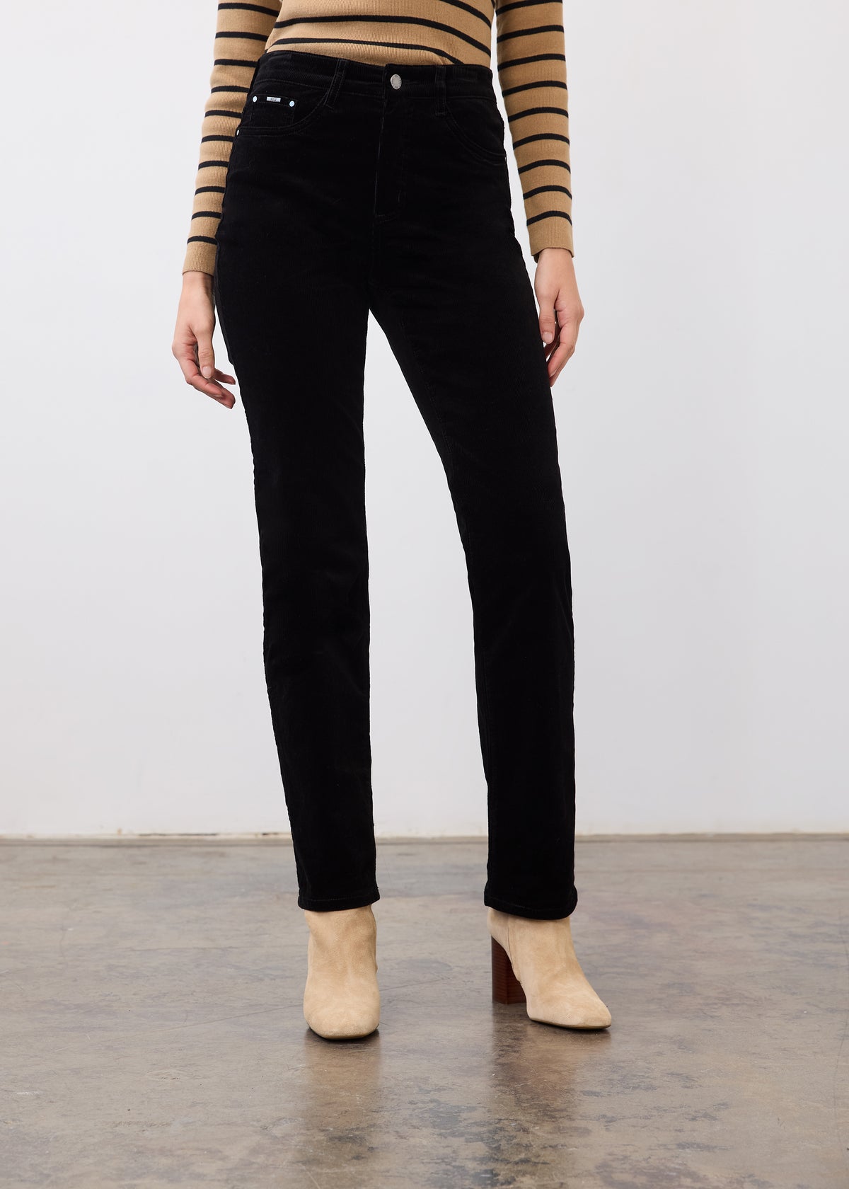 FDJ Suzanne Straight Leg — Velvet Corduroy, Black